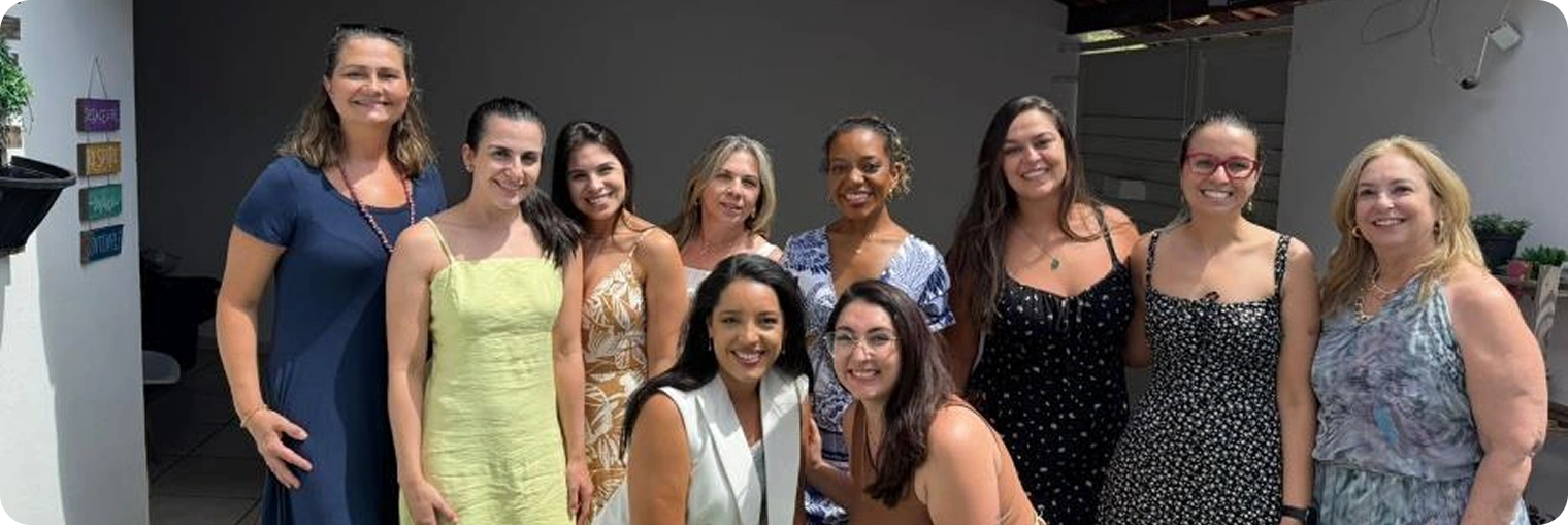 Evento de automaquiagem em comemoração ao dia das mulheres Evento de automaquiagem em comemoração ao dia das mulheres